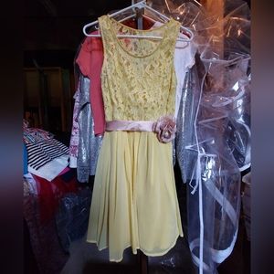 Lace dress w/ flower belt